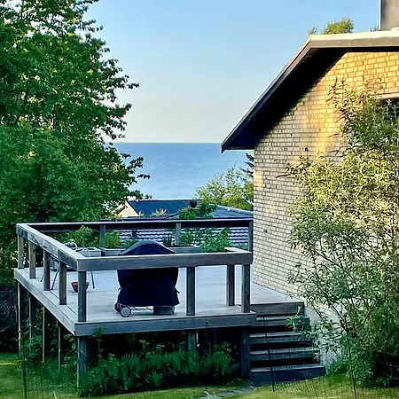 Retro House With Sea View In Udsholt