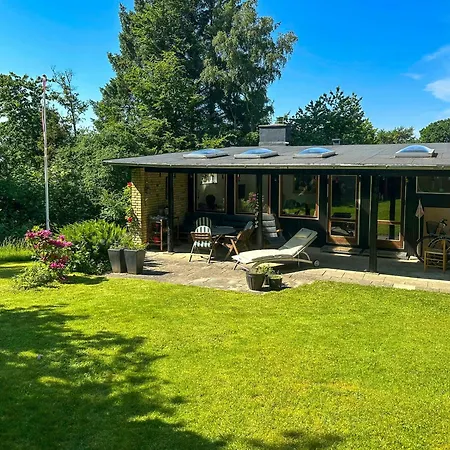 Retro House With Sea View In Udsholt Græsted
