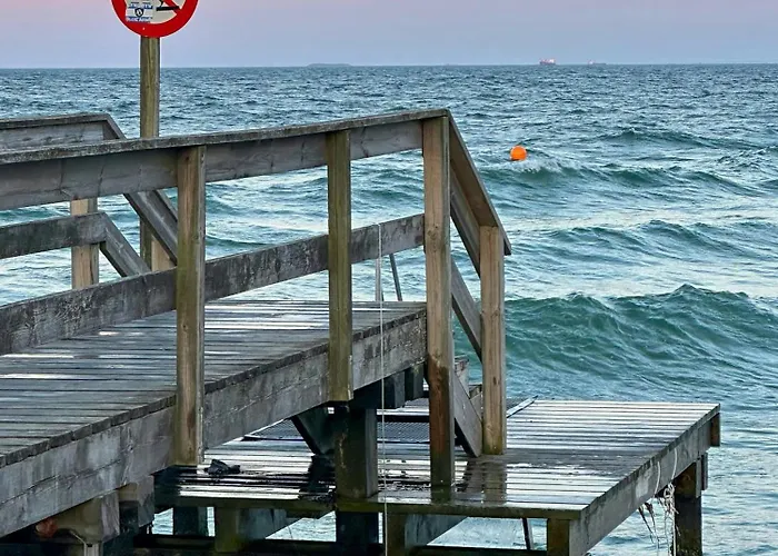 Retro House With Sea View In Udsholt