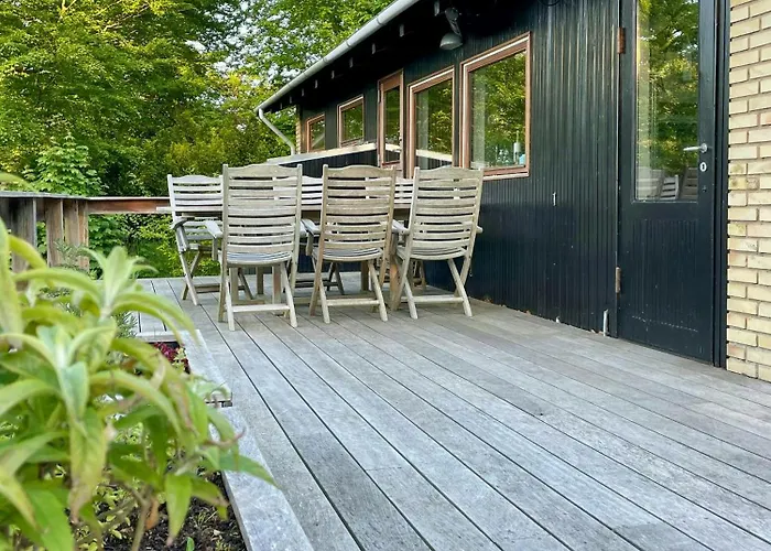 Feriehus Retro House With Sea View In Udsholt