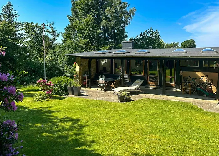 Retro House With Sea View In Udsholt Græsted
