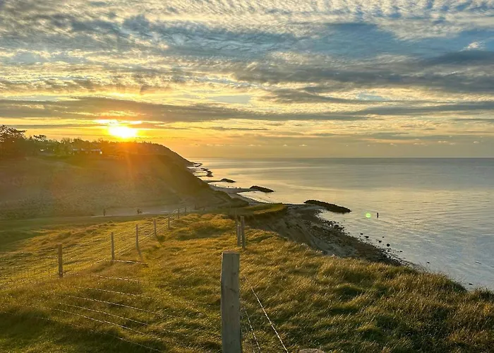 Retro House With Sea View In Udsholt Feriehus *
